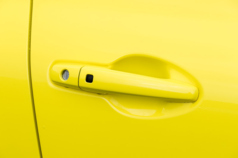 電波式キーレスエントリーが標準