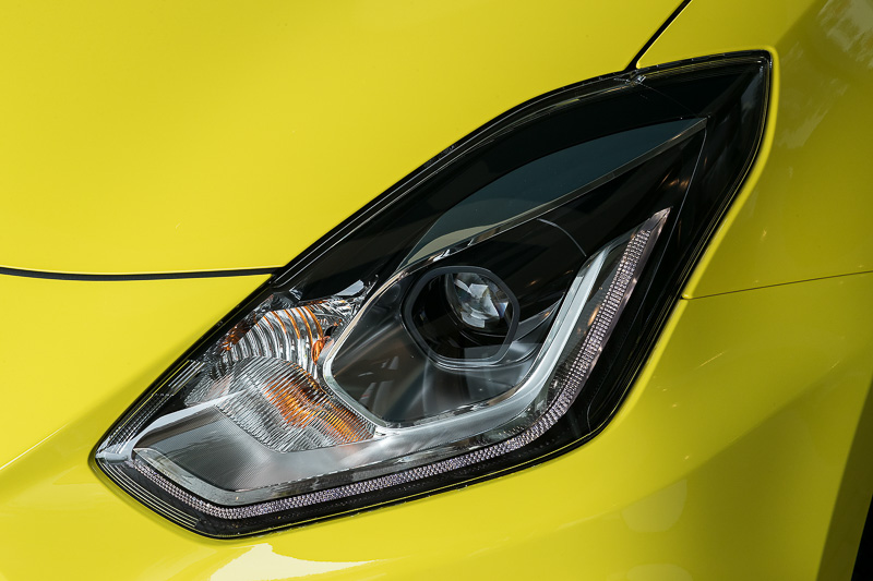 オートライトシステムを備えたLEDヘッドライトを標準装備。ポジションランプもLEDとなる