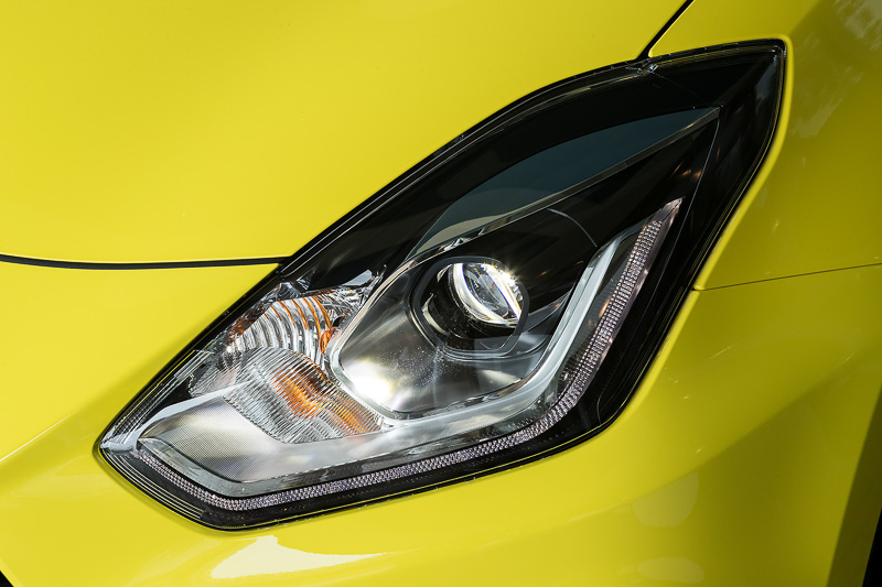 オートライトシステムを備えたLEDヘッドライトを標準装備。ポジションランプもLEDとなる