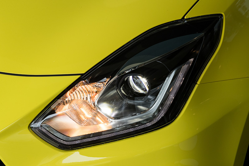 オートライトシステムを備えたLEDヘッドライトを標準装備。ポジションランプもLEDとなる