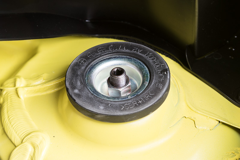 フロントサスペンション上部