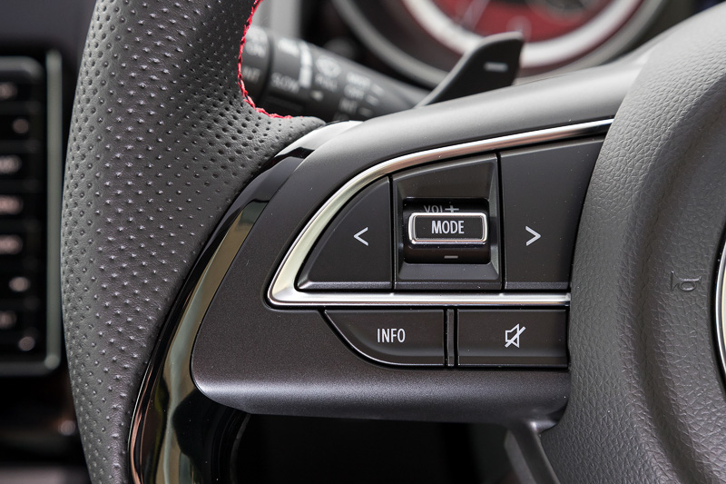 ステアリングのスイッチ類