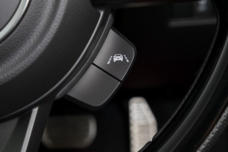 ステアリングのスイッチ類