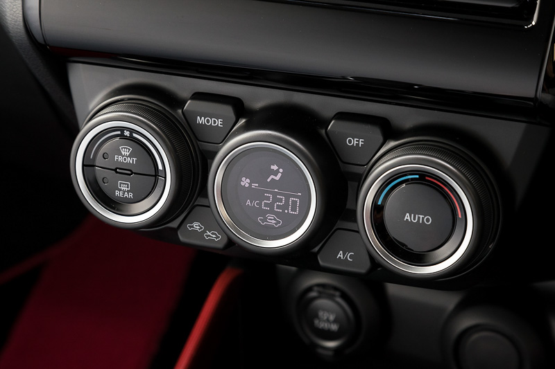 オートエアコンが標準