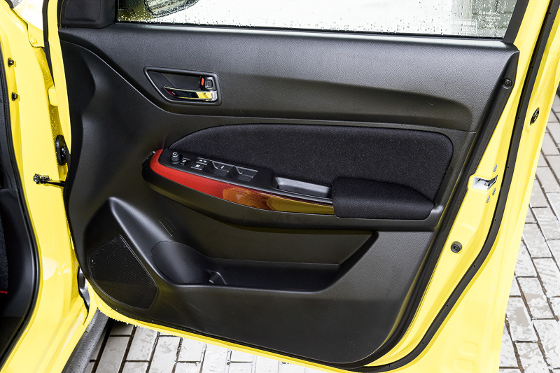 運転席ドアトリム