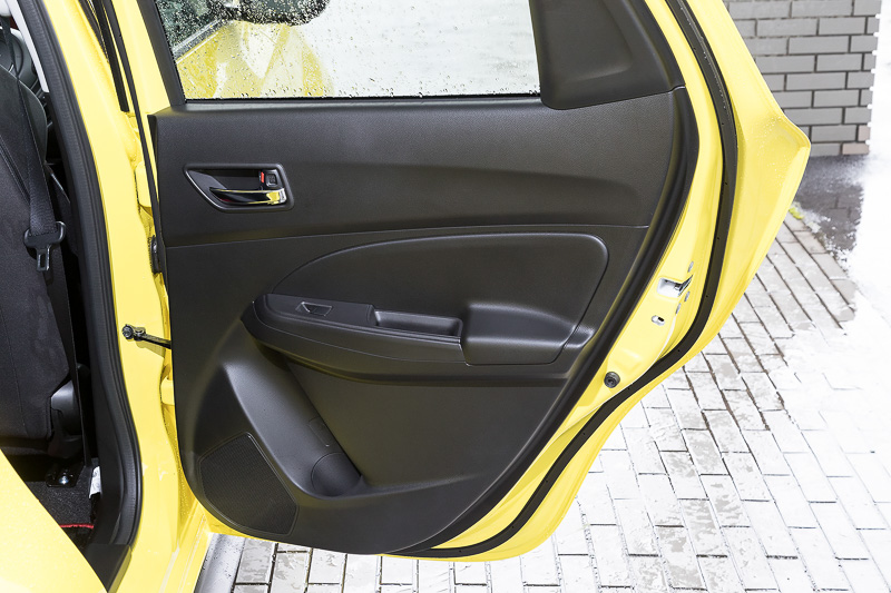 リアドアトリム