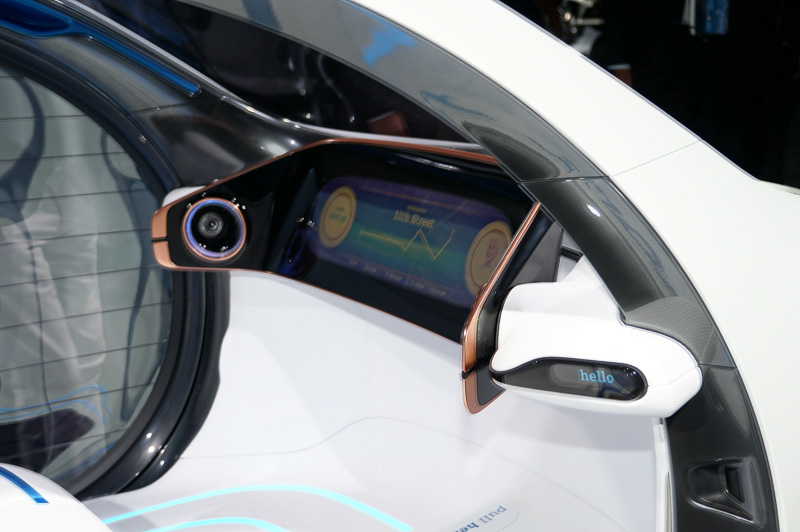 ハンドルやペダルは一切なく、ディスプレイだけがある