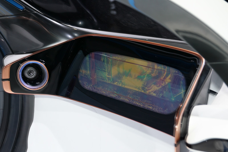 ハンドルやペダルは一切なく、ディスプレイだけがある