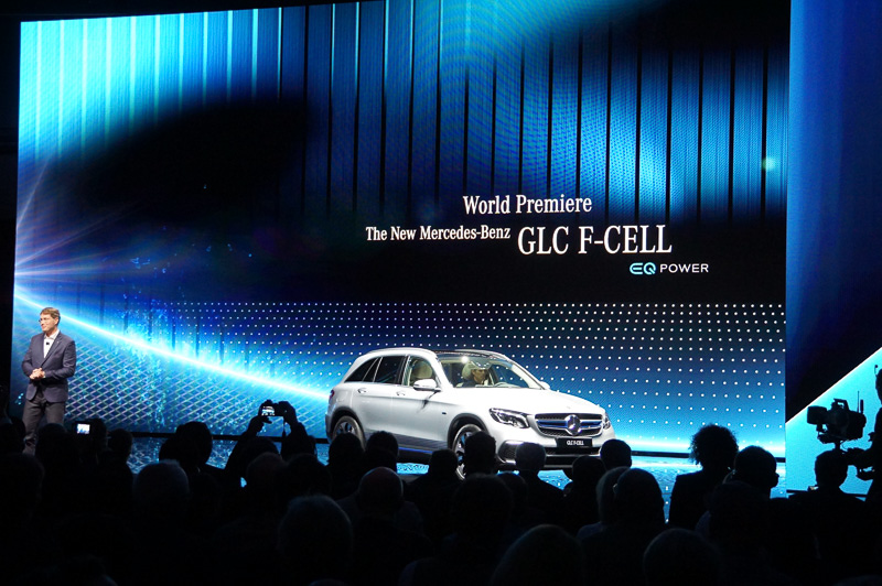 ステージに姿を見せたGLC F-CELL