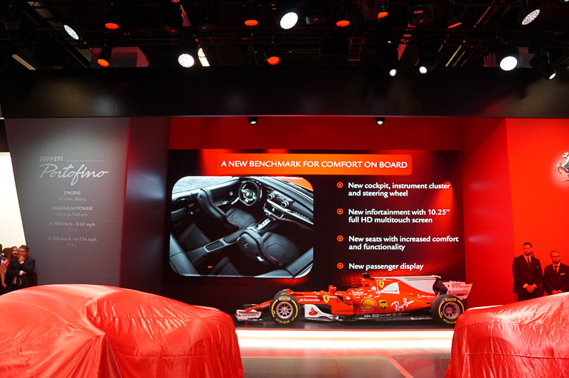 内装も豪華に、そして最新の技術が採用されている