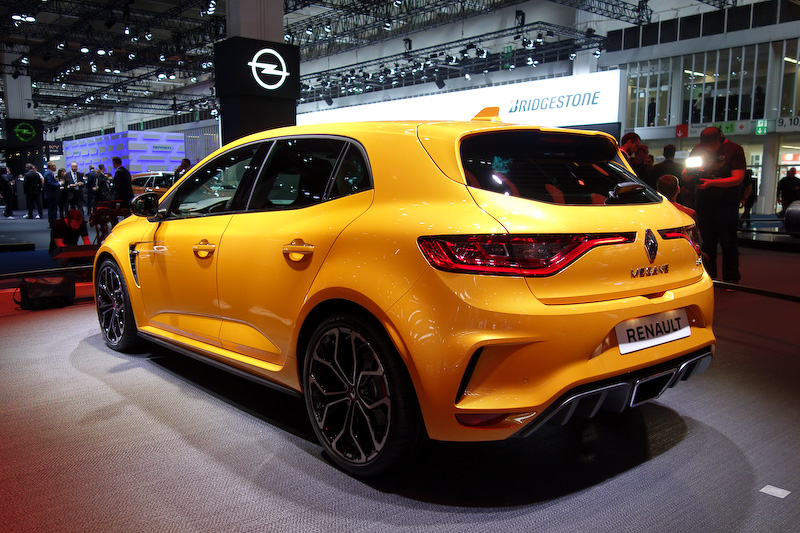 新型メガーヌR.S.は最高出力205kW（280HP）、最大トルク390Nmを発生する直列4気筒1.8リッターターボエンジンを搭載