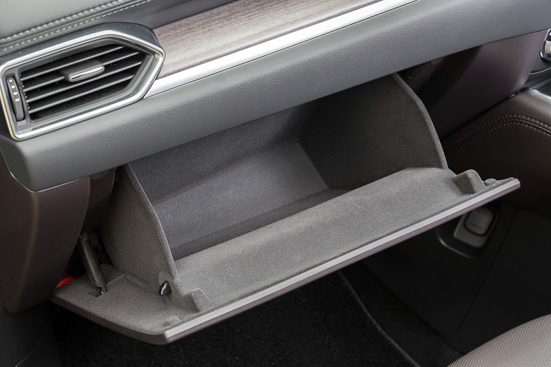 グローブボックス内部には起毛処理が施されている