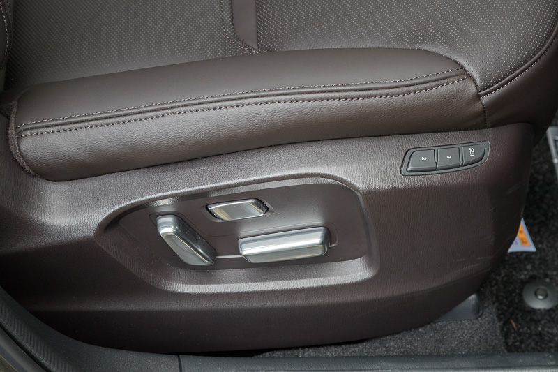 XD以外は10ウェイパワーシートを装備