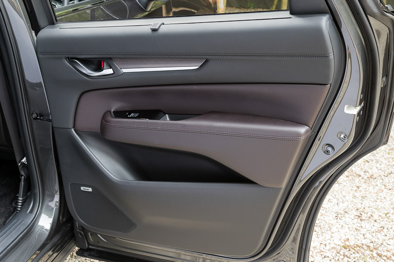 リアドアのドアトリム