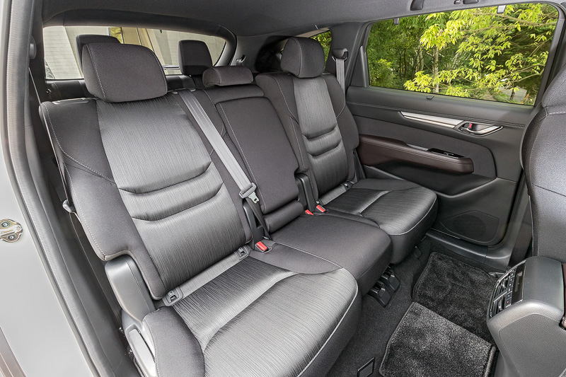 XD PROACTIVEの7名乗車モデル。2列目はベンチシートとなり、6：4分割可倒式で独立してリクライニングも可能