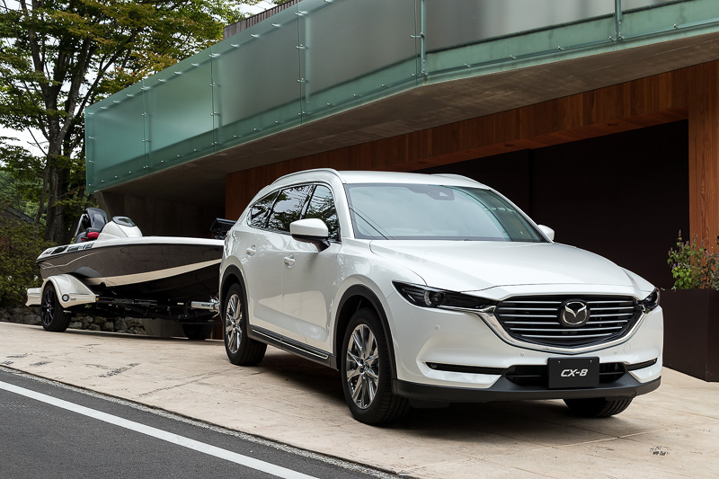 オプションのトレーラーヒッチを装着することで750kg以下のトレーラーなどが牽引可能。ブレーキ制御によりトレーラーの揺れを収束させる「トレーラー・スタビリティ・アシスト（TSA）」も標準装備