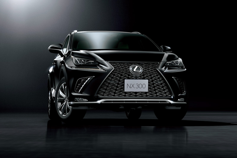 NX300 “F SPORT”（グラファイトブラックガラスフレーク）