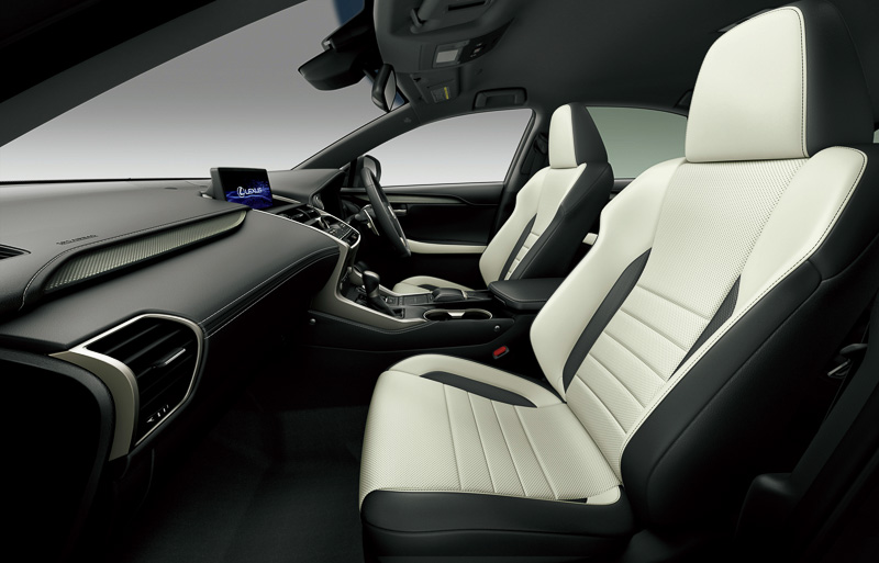 “F SPORT”専用色のホワイト