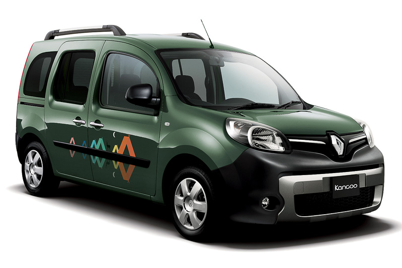 両サイドのドアに「水面に映るテント」をイメージした専用デカールを採用