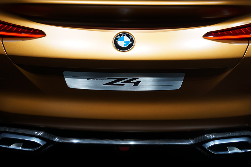 リアのエンブレム