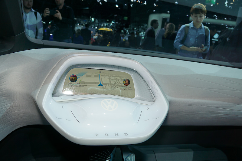 ハンドルとインストルメントパネル