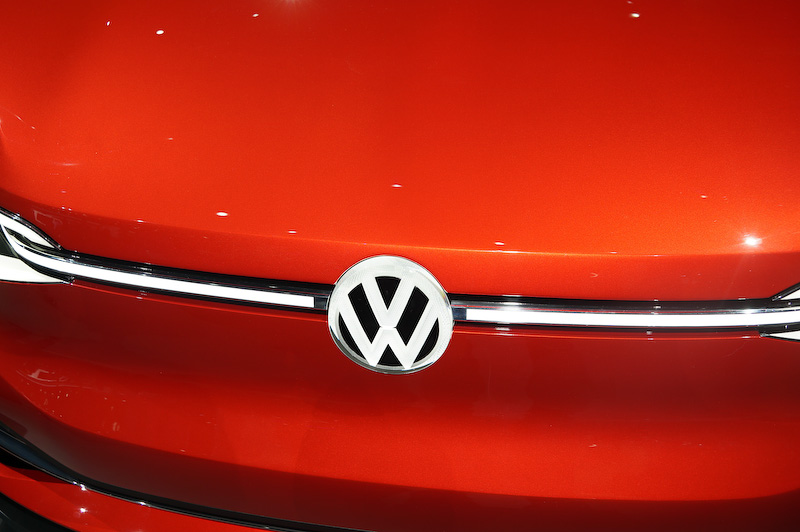 VWのロゴマークも点灯する