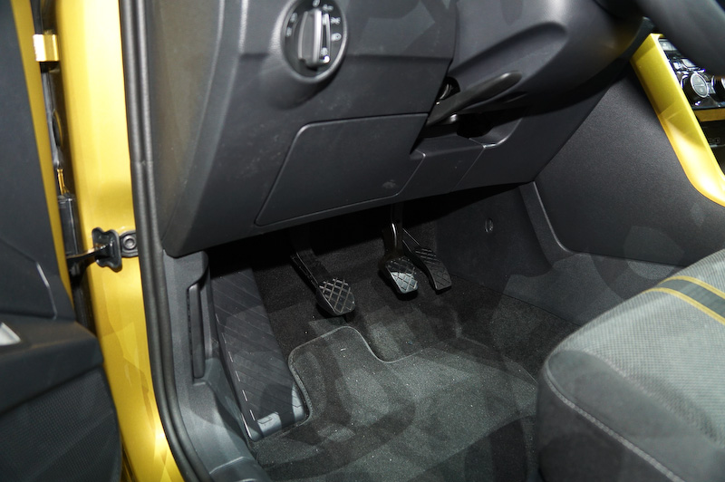 T-Roc R-Lineのペダル