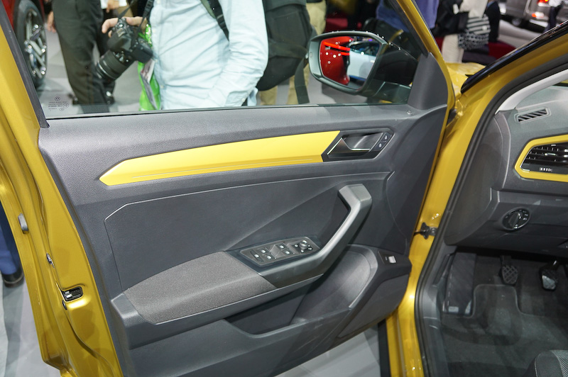 T-Roc R-Lineの運転席ドアトリム