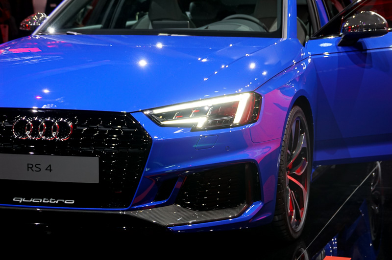 新型RS 4 アバントは、欧州では今秋から注文受付を開始し、ドイツや他のヨーロッパ諸国では2018年初頭から販売。ベースプライスは7万9800ユーロ