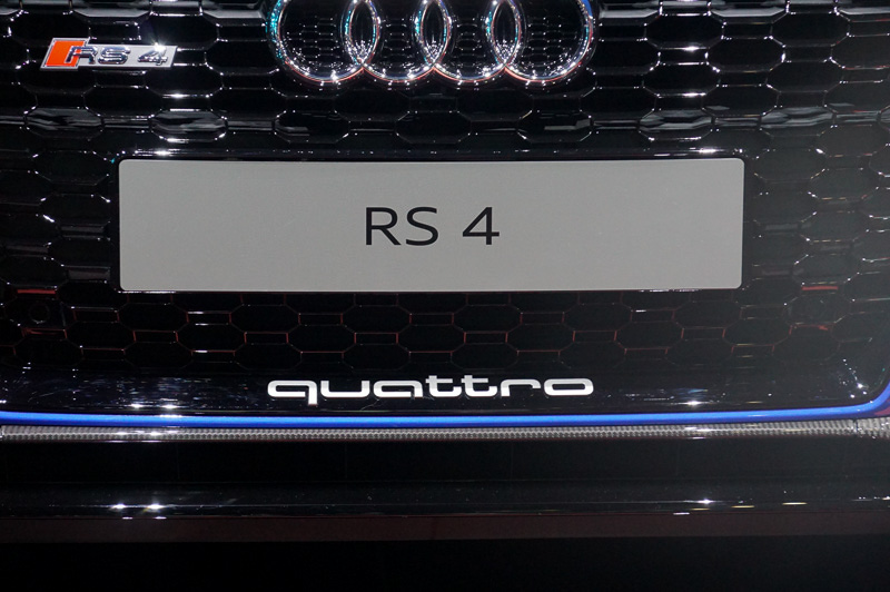 新型RS 4 アバントは、欧州では今秋から注文受付を開始し、ドイツや他のヨーロッパ諸国では2018年初頭から販売。ベースプライスは7万9800ユーロ