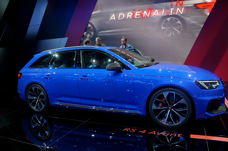 車両重量は先代比で80kg軽い1790kgとした