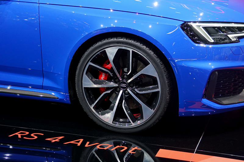 前後とも20インチアルミホイールを装着。タイヤはハンコック「ventus S1 evo 2」（275/30 R20）