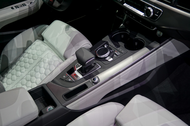 センターコンソール