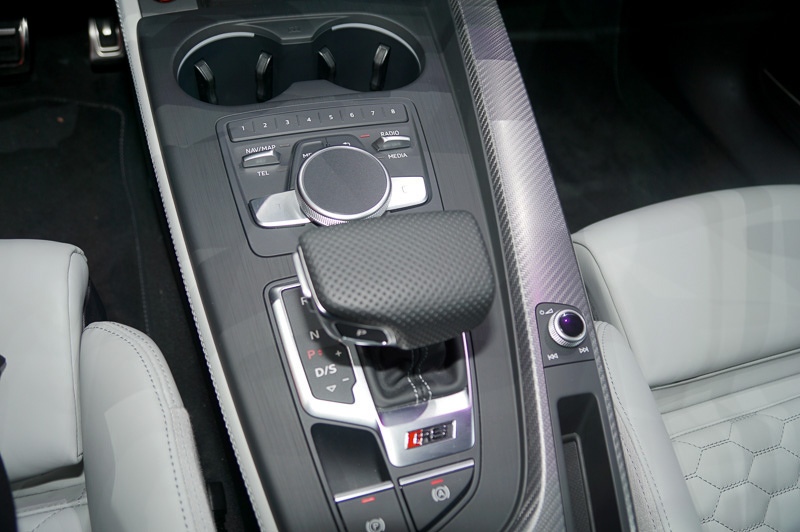 センターコンソール