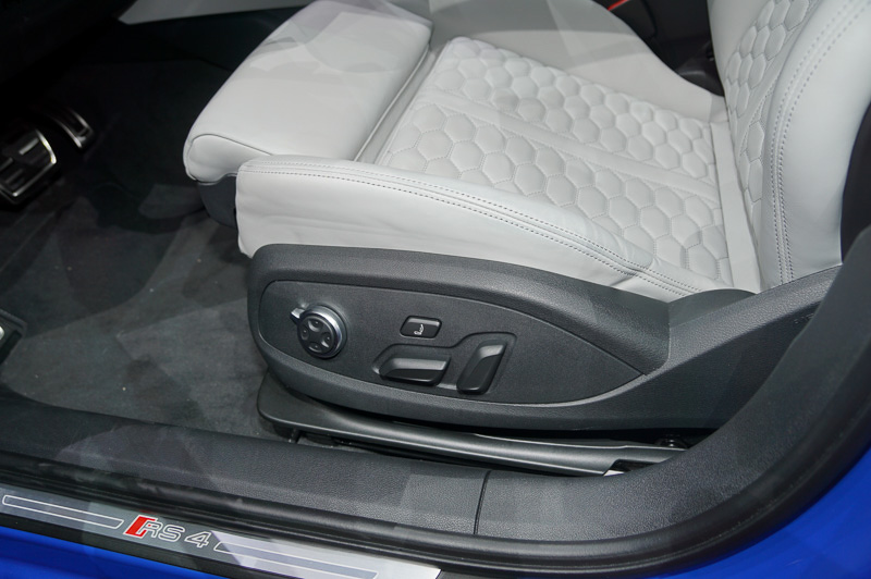 運転席調整ボタン