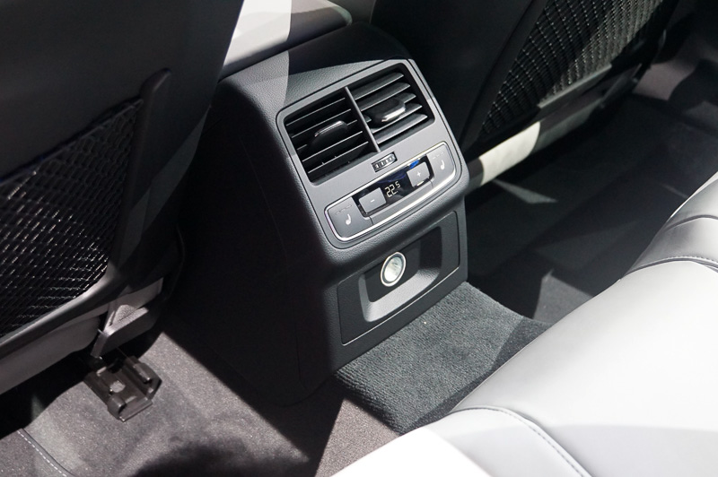 後部座席まわり