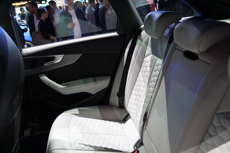 後部座席まわり