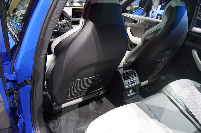 後部座席まわり