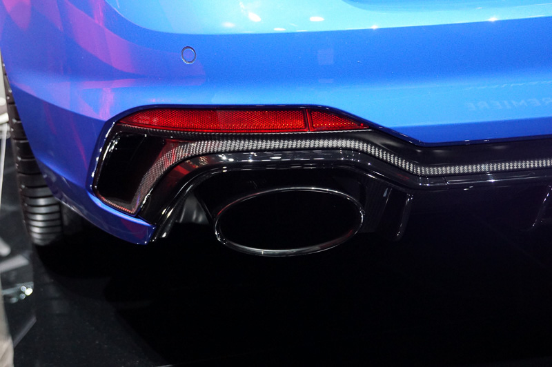 リアまわり。エキゾーストエンドはオーバルタイプの左右2本出し