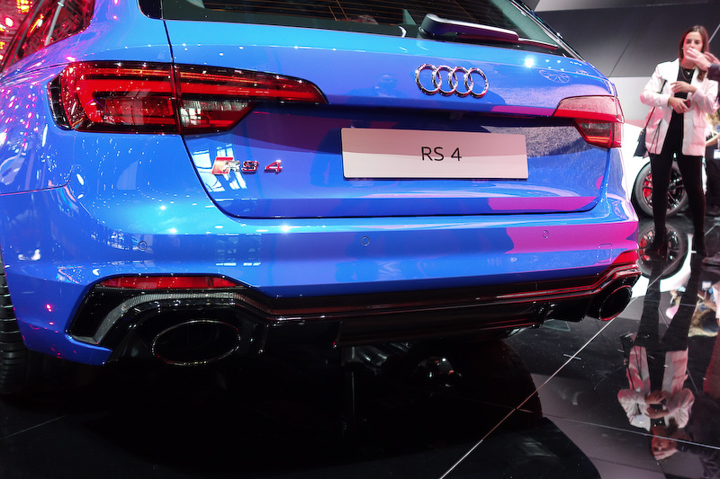 リアまわり。エキゾーストエンドはオーバルタイプの左右2本出し