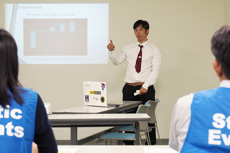 審査員からの厳しい質問への対応も必要なプレゼンテーション会場は緊張感にあふれる