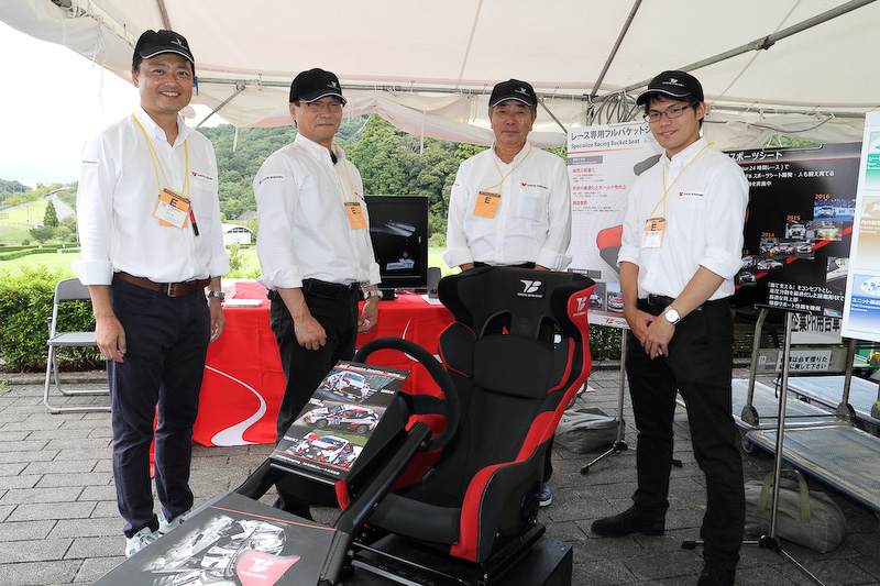 スポンサー企業のPRコーナーにも数多くの企業が軒を並べた。自動車以外の分野で一般認知されている企業もあり、逆に自動車関連の会社だと思っていたら、ほかの分野でも活躍しているなんて場合も。自動車産業の裾野の広さを感じると同時に、未来の技術者にその内容を正しく認知してもらうことの大切さも感じるエリアだった。なかには学生にもっともっといいクルマを作っていくためのノウハウを伝授したくてたまらない担当者もいたり、そのために参加者のための技術講習会を開いている会社があったりと、学生達への熱い思いも感じられた