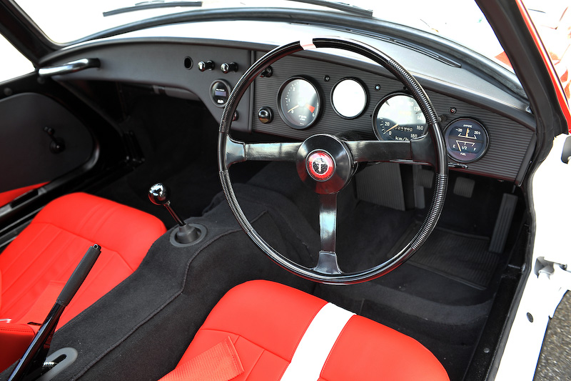 スポーツ800 GRの内外装