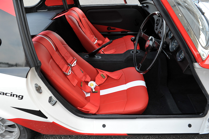 スポーツ800 GRの内外装