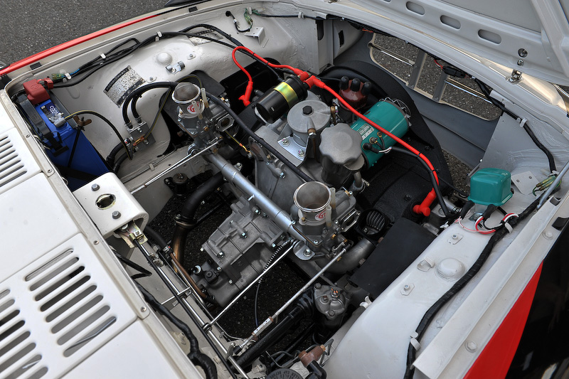 スポーツ800 GRの内外装