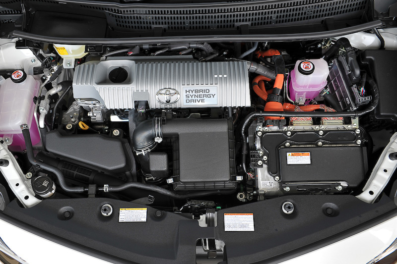 パワートレーンは標準車と同じく直列4気筒DOHC1.8リッター＋THS II