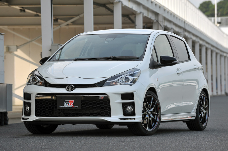 ヴィッツ GR SPORTをベースモデルとする「ヴィッツ GR SPORT“GR”」（持ち込み登録）は、5速MT仕様、CVT仕様ともに230万3640円。ヴィッツ GR SPORTの改良点に加えてブレースの追加などが行なわれ、CVT車は10速スポーツシーケンシャルシフトマチック仕様になる