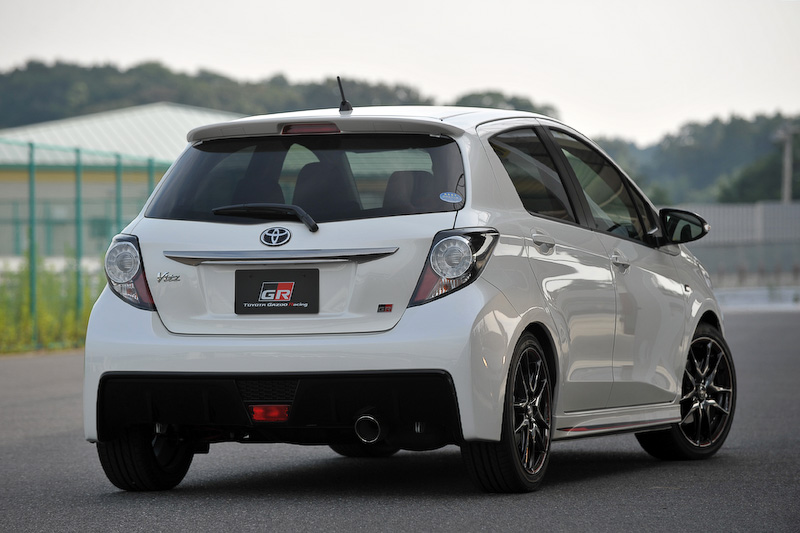 ヴィッツ GR SPORTをベースモデルとする「ヴィッツ GR SPORT“GR”」（持ち込み登録）は、5速MT仕様、CVT仕様ともに230万3640円。ヴィッツ GR SPORTの改良点に加えてブレースの追加などが行なわれ、CVT車は10速スポーツシーケンシャルシフトマチック仕様になる