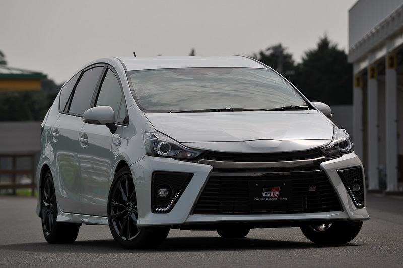 11月の発売が予定されているプリウスα“GR SPORT”（プロトタイプ）