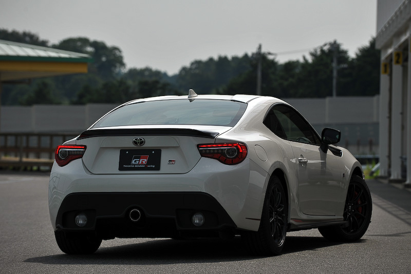 86 GR（プロトタイプ）のボディサイズは4290×1775×1310mm（全長×全幅×全高）、車両重量は1240kg